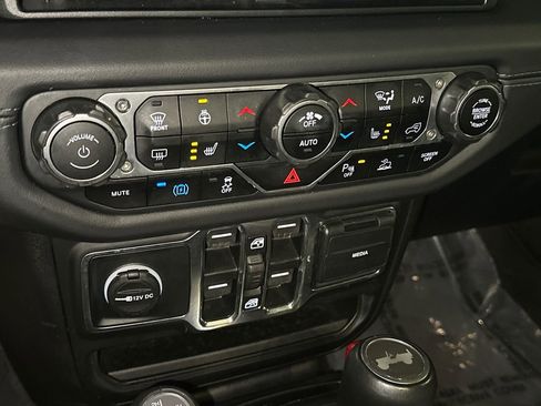 Used 2024 Jeep Wrangler High Altitude AWD/4WD image 29