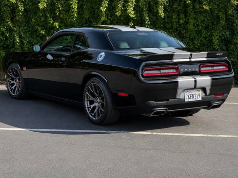 Used 2015 Dodge Challenger SRT w/ Technology Group RWD image 5