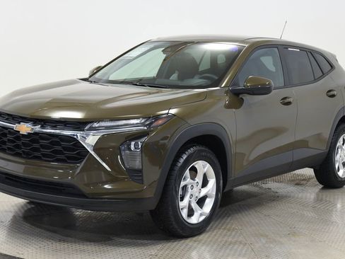Used 2024 Chevrolet Trax LS w/ LS Convenience Package FWD image 8
