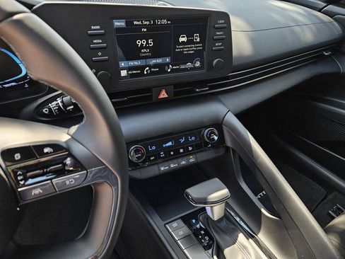 New 2025 Hyundai Elantra Sport image 21