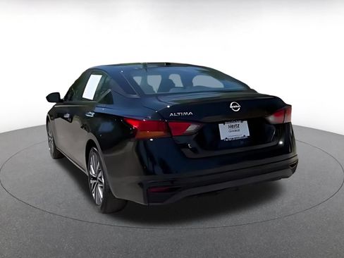 Used 2025 Nissan Altima 2.5 SV FWD image 16