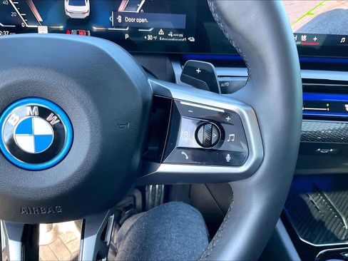 Used 2026 BMW 550e xDrive w/ Premium Package image 18