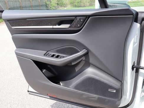 New 2026 Porsche Macan 4 Electric image 37