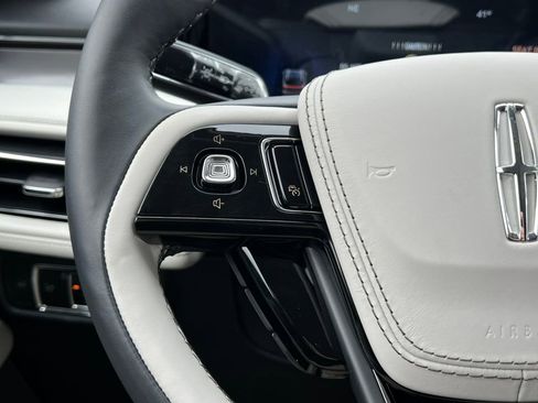 New 2026 Lincoln Aviator AWD image 19