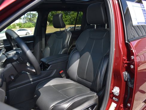 Used 2025 Jeep Grand Cherokee L Overland w/ Advanced Protech Group III AWD/4WD image 27