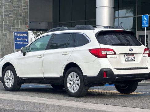Used 2019 Subaru Outback 2.5i Premium image 6