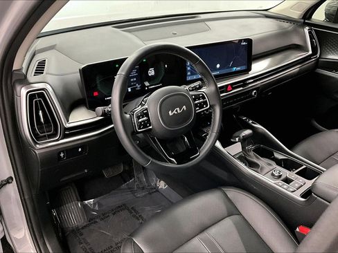 Used 2025 Kia Sorento S FWD image 13