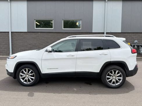 Used 2018 Jeep Cherokee Limited AWD/4WD image 10