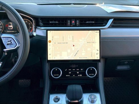 New 2025 Jaguar F-PACE R-Dynamic S image 7