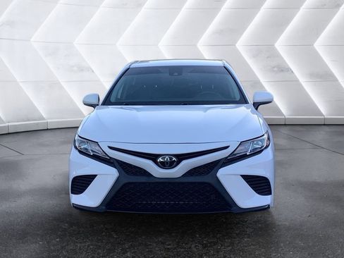 Used 2020 Toyota Camry SE image 2