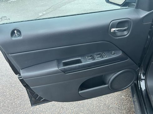 Used 2017 Jeep Patriot High Altitude image 14