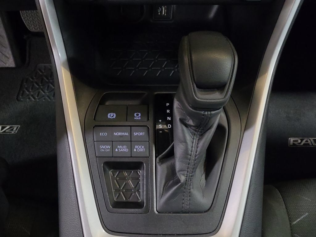 Used 2025 Toyota RAV4 XLE w/ Weather Package AWD/4WD image 22