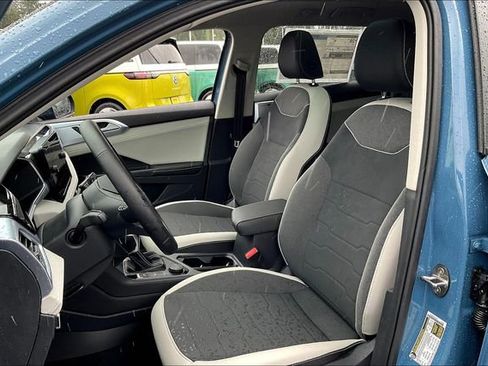 New 2025 Volkswagen Taos SE image 10