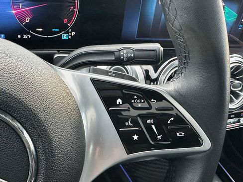 Used 2024 Mercedes-Benz GLB 250 4MATIC image 35