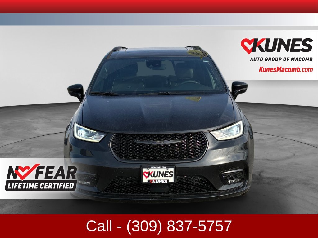 Used 2024 Chrysler Pacifica Premium FWD image 2