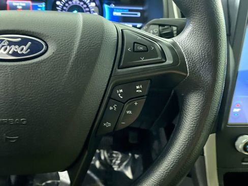 Used 2022 Ford Edge SE image 12