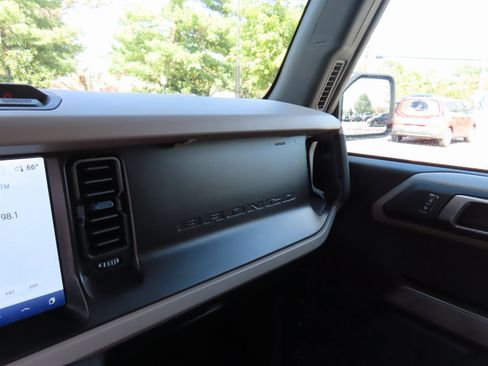 Used 2022 Ford Bronco Wildtrak image 24