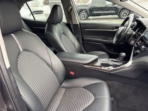 Used 2023 Toyota Camry SE image 12
