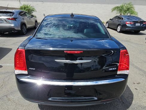 Used 2017 Chrysler 300 Limited AWD/4WD image 5