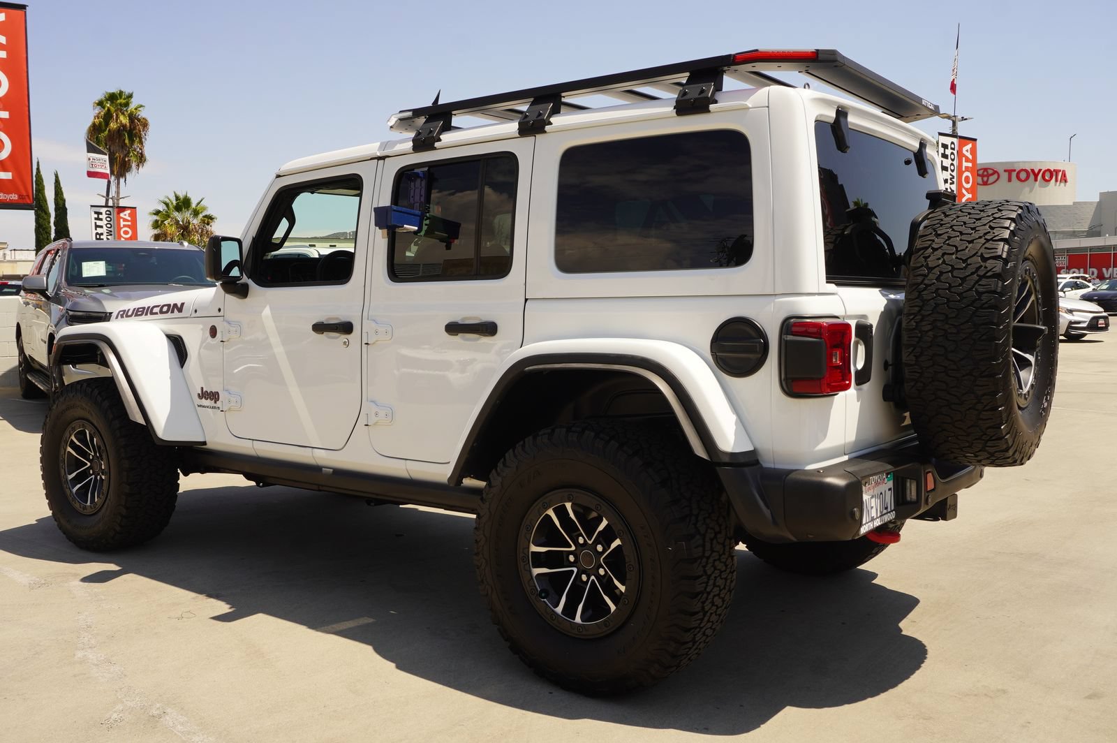 Used 2024 Jeep Wrangler Unlimited Rubicon AWD/4WD image 5