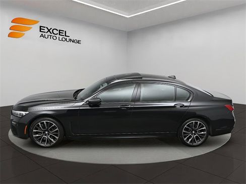 Used 2021 BMW 750i xDrive w/ Executive Package image 48
