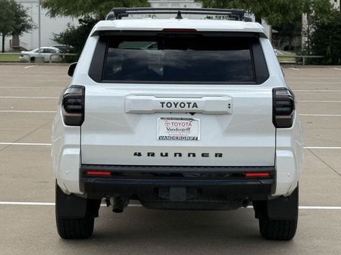 Used 2025 Toyota 4Runner TRD Sport AWD/4WD image 9