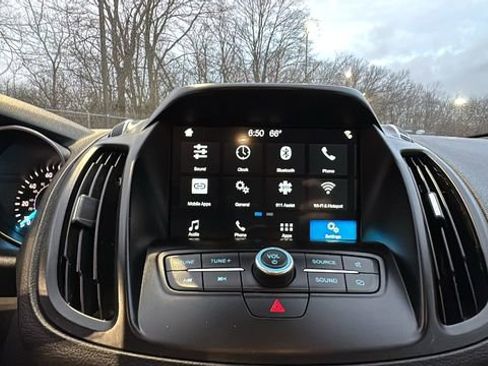 Used 2019 Ford Escape SE image 18