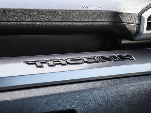 Used 2025 Toyota Tacoma SR5 AWD/4WD image 17