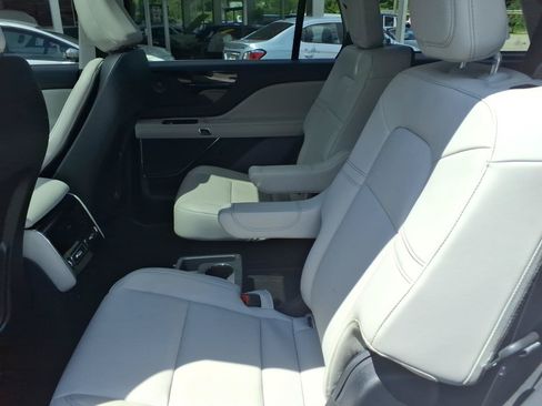 Used 2025 Lincoln Aviator AWD image 7