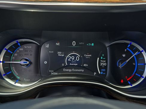 Used 2022 Chrysler Pacifica Limited FWD image 23