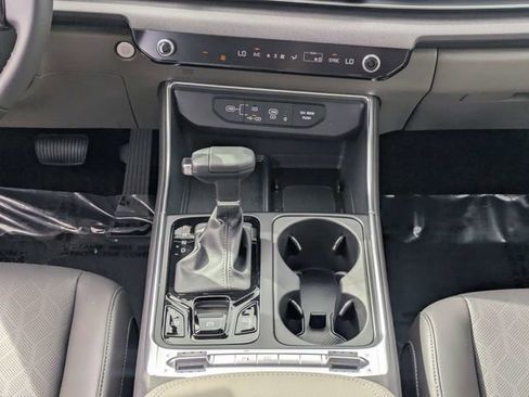 New 2026 Kia Carnival EX FWD image 18