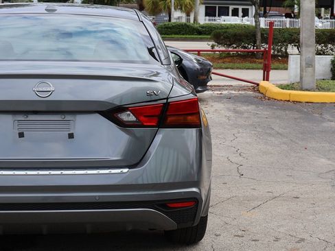 Used 2023 Nissan Altima 2.5 SV image 13