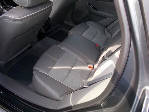 Used 2015 Chevrolet Impala LT w/ Convenience Package FWD image 24