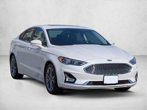 Used 2019 Ford Fusion Titanium FWD image 3