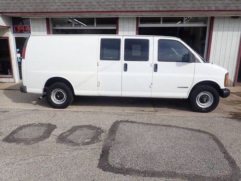 Used 2000 Chevrolet Express 3500 Extended RWD image 13