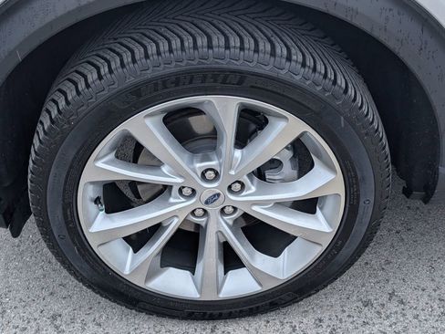 Used 2022 Ford Explorer Platinum w/ Equipment Group 601A AWD/4WD image 25