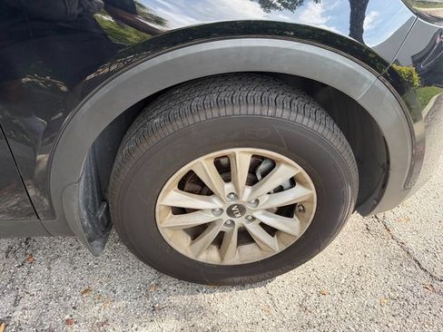 Used 2019 Kia Sorento FWD image 13