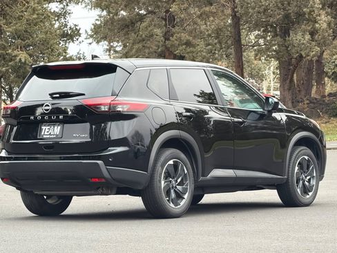 Used 2024 Nissan Rogue SV image 4