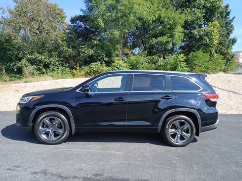 Used 2018 Toyota Highlander Limited Platinum image 3