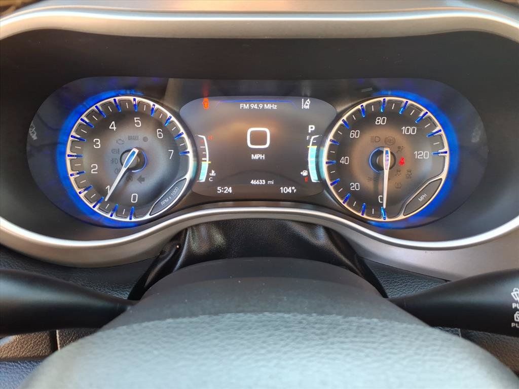 Used 2025 Chrysler Pacifica Select FWD image 26