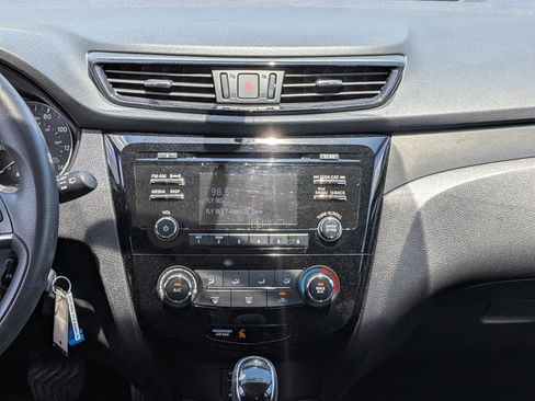 Used 2018 Nissan Rogue Sport S AWD/4WD image 18