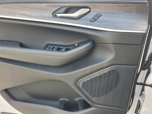 New 2025 Jeep Grand Cherokee L Limited image 23