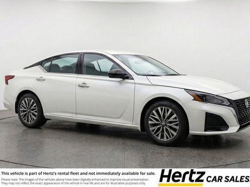 Used 2025 Nissan Altima 2.5 SV image 1
