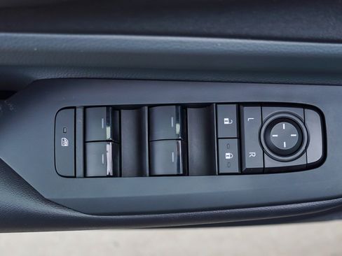 Certified 2025 Toyota Prius LE AWD/4WD image 19