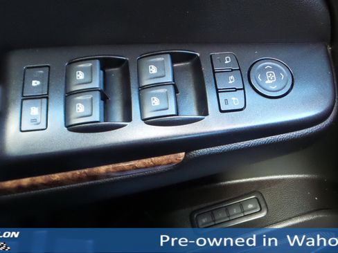 Used 2019 Chevrolet Suburban Premier image 14