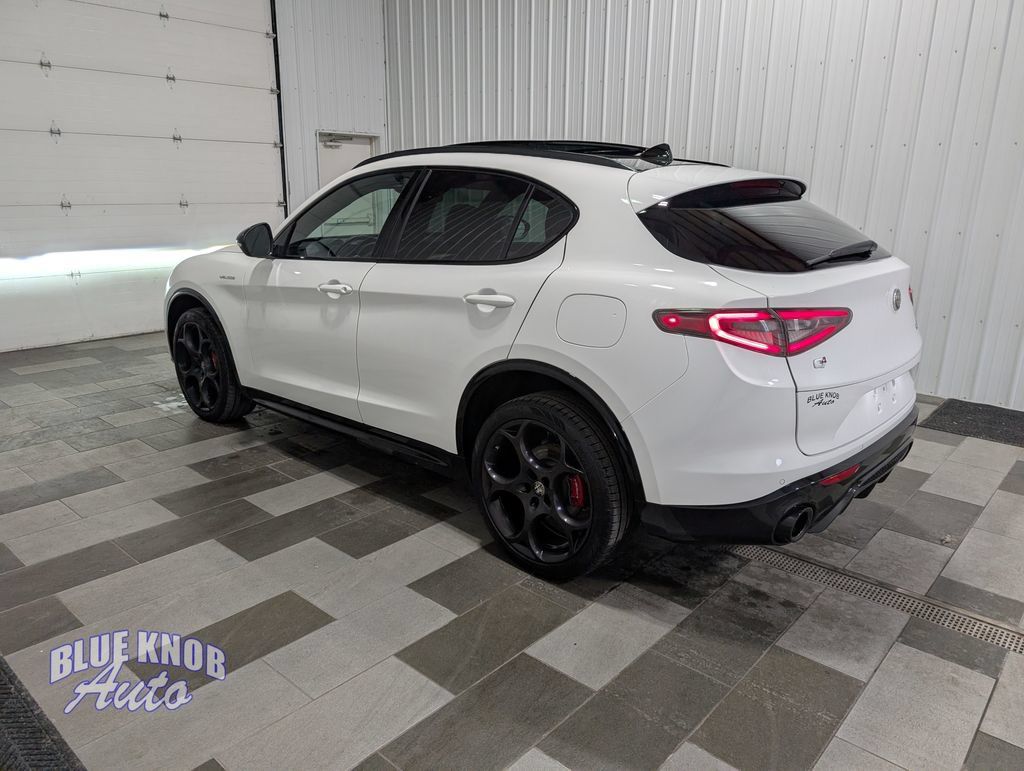Used 2025 Alfa Romeo Stelvio Sprint w/ Veloce Package AWD/4WD image 2