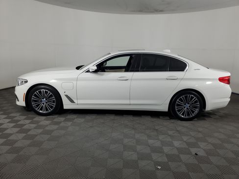 Used 2019 BMW 530e w/ Convenience Package RWD image 7