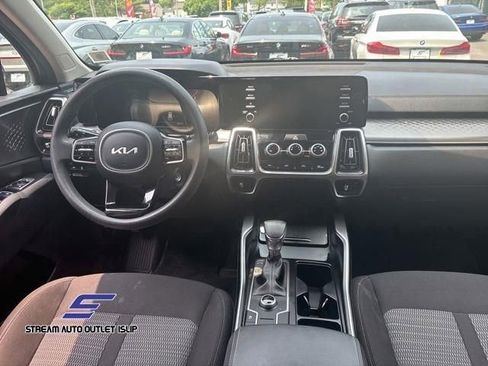Used 2022 Kia Sorento LX image 20
