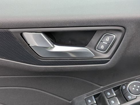 Used 2025 Ford Escape ST-Line FWD image 12