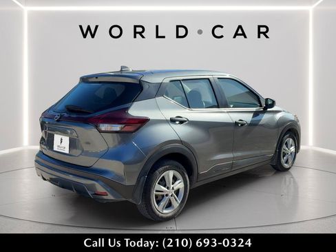 Used 2022 Nissan Kicks S FWD image 3